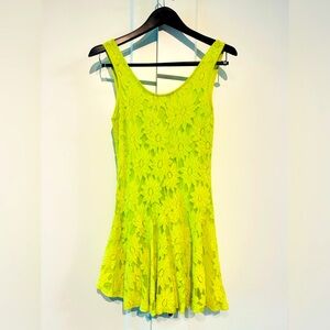 Topshop 🥝 2 XS Lime Green Floral Lace Dress with Lining